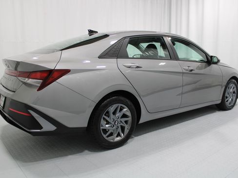 Used 2024 Hyundai Elantra SEL FWD image 6