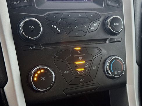 Used 2016 Ford Fusion SE image 18