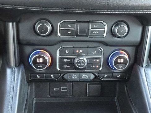 Used 2022 Chevrolet Tahoe LT w/ Luxury Package image 18