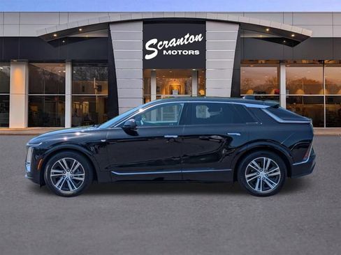 Used 2024 Cadillac Lyriq Luxury RWD image 2