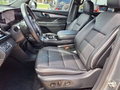 Used 2025 Buick Enclave Preferred AWD/4WD image 24