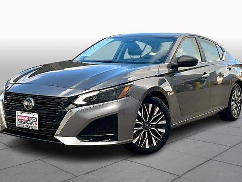 Certified 2024 Nissan Altima 2.5 SV FWD image 1