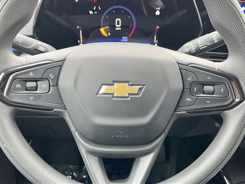 Used 2025 Chevrolet Trax LT image 25