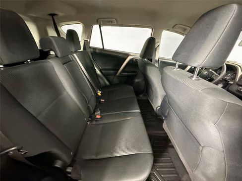Used 2018 Toyota RAV4 LE FWD image 39