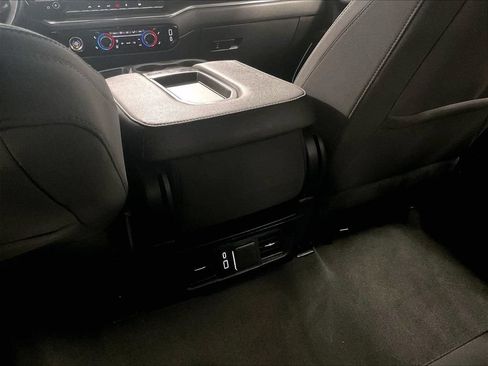 Used 2023 Chevrolet Silverado 1500 LT AWD/4WD image 27
