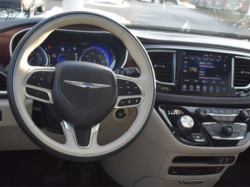 Used 2018 Chrysler Pacifica Limited w/ Advanced Safetytec Group image 25