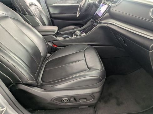 Used 2024 Jeep Grand Cherokee L Limited w/ Luxury Tech Group II AWD/4WD image 35