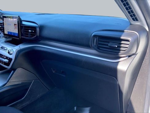 Used 2021 Ford Explorer XLT RWD image 19