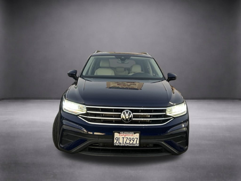 Used 2023 Volkswagen Tiguan SE w/ Panoramic Sunroof Package FWD image 3