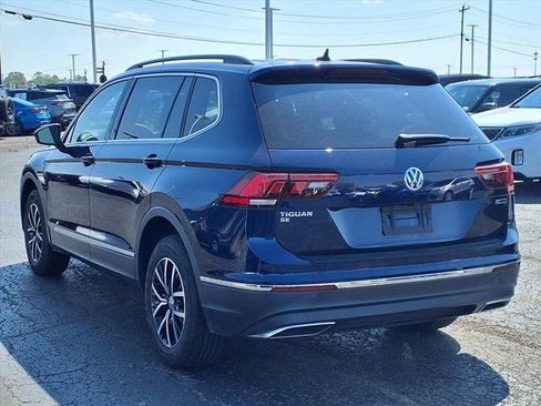Used 2021 Volkswagen Tiguan SE w/ Panoramic Sunroof Package image 4