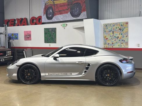 Used 2024 Porsche 718 Cayman RWD image 22