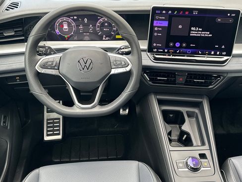 New 2026 Volkswagen Tiguan SE R-Line image 12