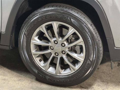 Used 2020 Jeep Cherokee Latitude Plus w/ Cold Weather Group image 10