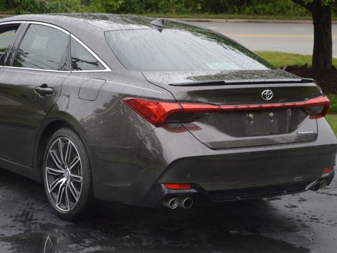 Used 2019 Toyota Avalon Touring w/ Advanced Safety Package FWD image 3