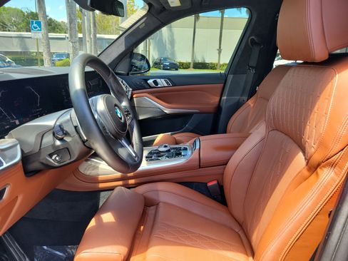 Used 2024 BMW X7 M60i w/ Executive Package image 17