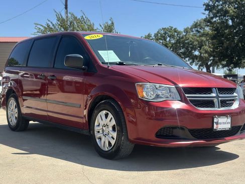 Used 2016 Dodge Grand Caravan American Value Package w/ UConnect Hands-Free Group FWD image 4