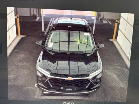 Used 2025 Chevrolet Trax LT w/ LT Convenience Package FWD image 15