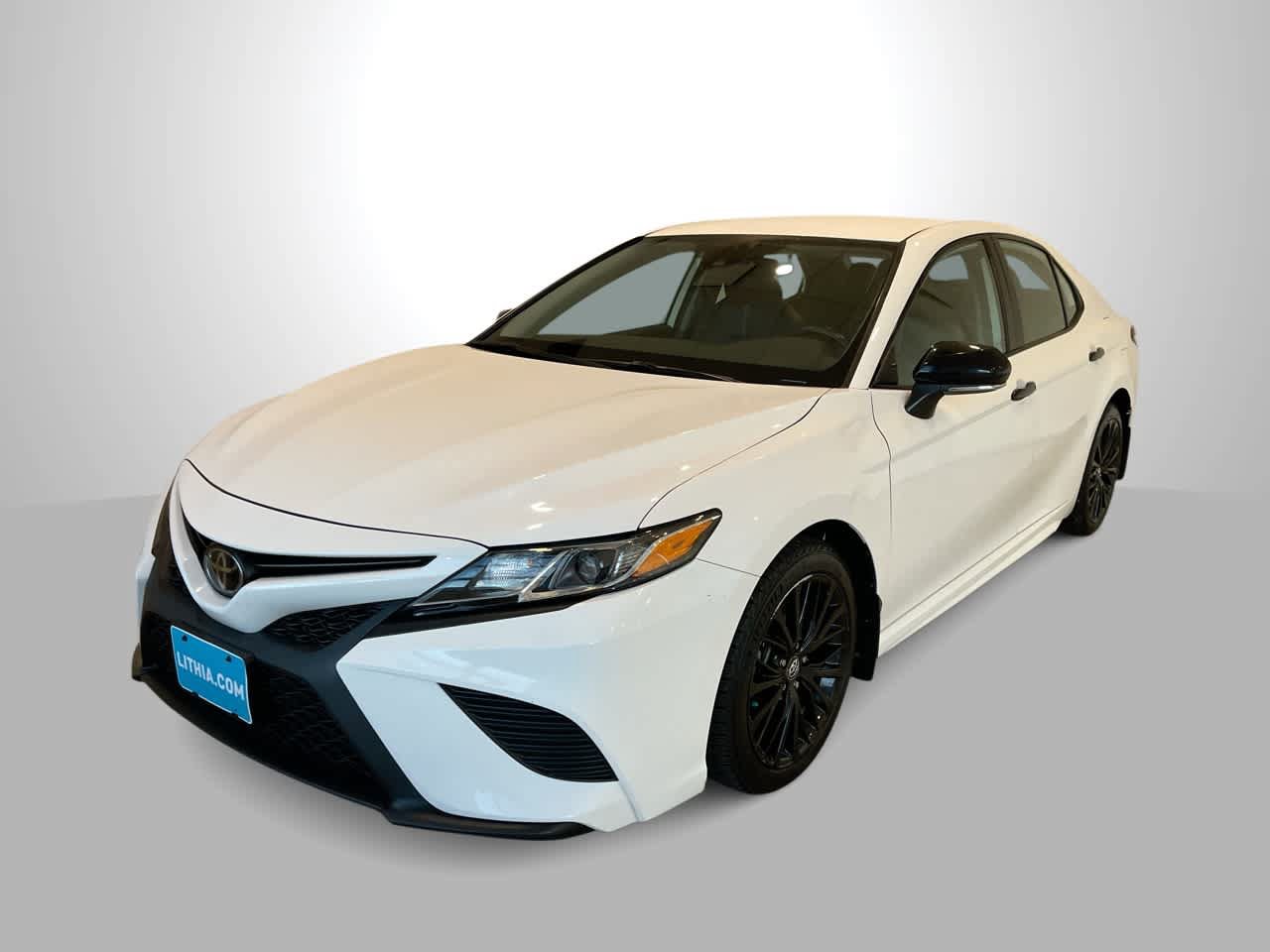Used 2020 Toyota Camry SE FWD image 1
