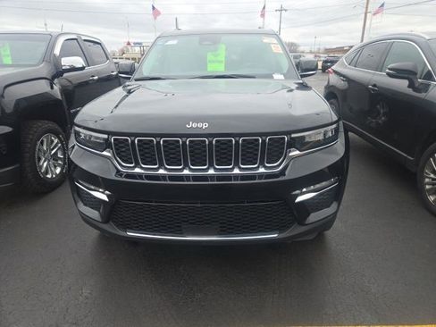 Used 2023 Jeep Grand Cherokee Limited image 2