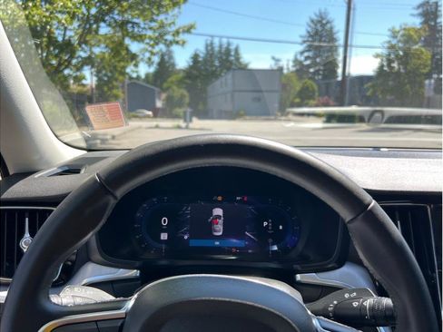 Used 2024 Volvo S60 B5 Core image 9