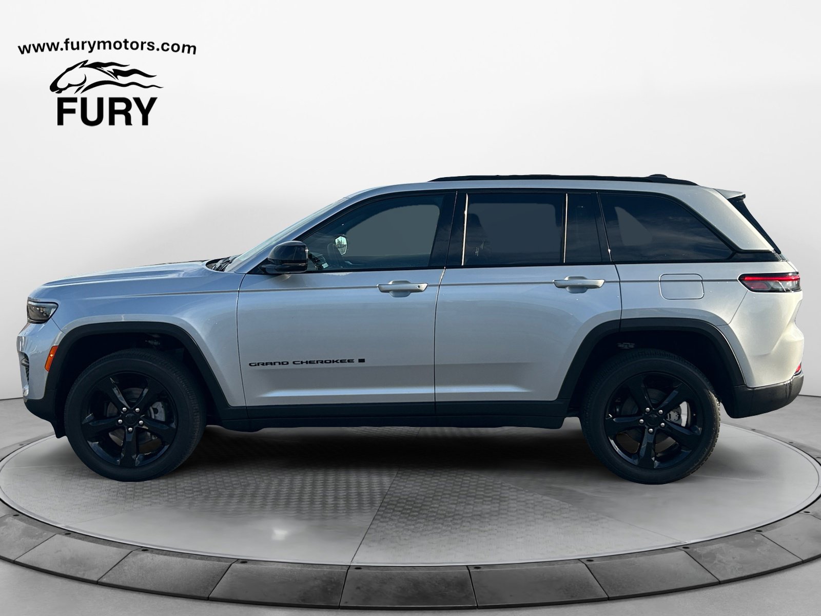 Used 2025 Jeep Grand Cherokee Altitude AWD/4WD image 7