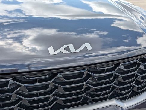 Certified 2025 Kia Sorento S AWD/4WD image 11