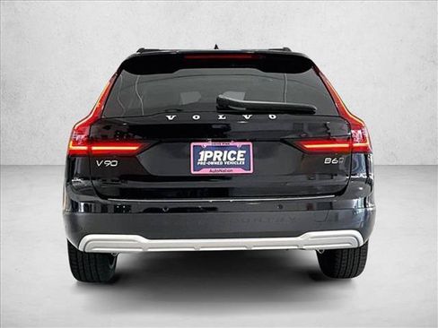 Used 2025 Volvo V90 B6 Cross Country Plus w/ Protection Package Premier AWD/4WD image 4