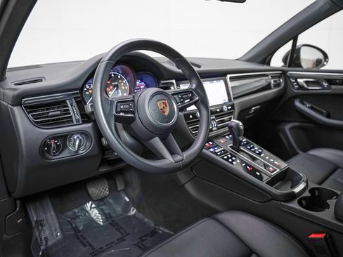 Certified 2022 Porsche Macan S image 4