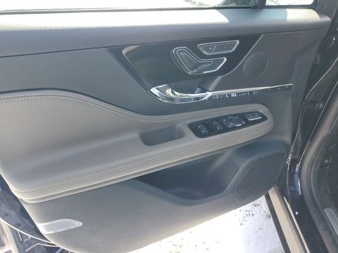 New 2026 Lincoln Corsair Premiere image 8