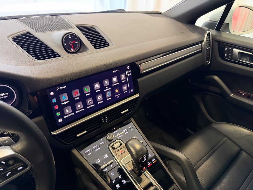Certified 2022 Porsche Cayenne Platinum Edition AWD/4WD image 18