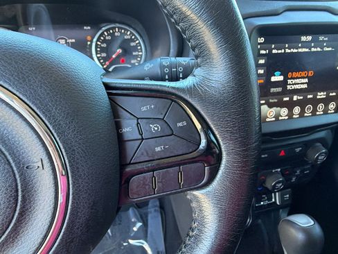 Used 2018 Jeep Renegade Altitude w/ UConnect 8.4 Nav Group image 27