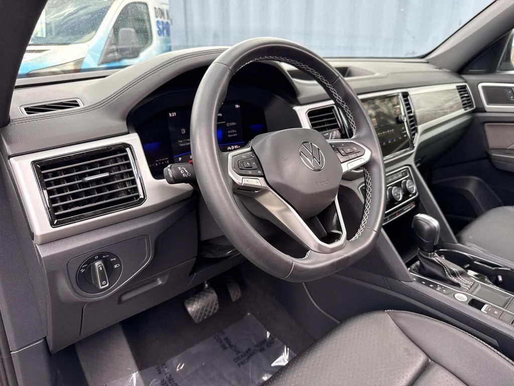 Used 2022 Volkswagen Atlas Cross Sport SE FWD image 23