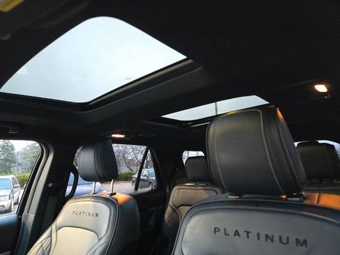 Used 2018 Ford Explorer Platinum image 3