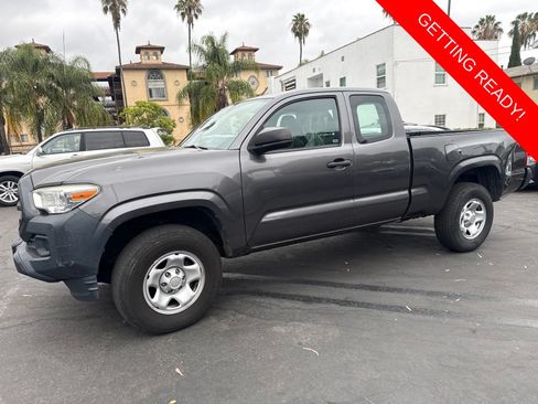 Used 2017 Toyota Tacoma SR RWD image 2
