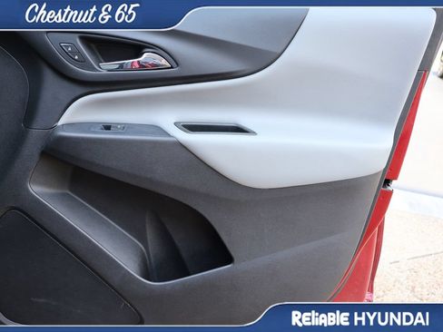 Used 2019 Chevrolet Equinox LT w/ Driver Convenience Package FWD image 9