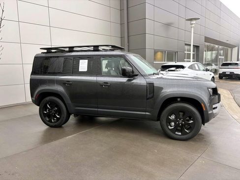 Used 2025 Land Rover Defender 110 S image 34