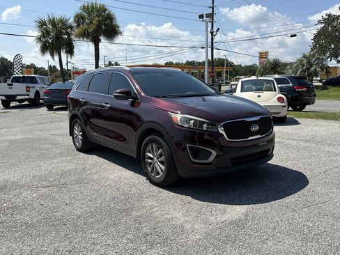 Used 2017 Kia Sorento LX image 7