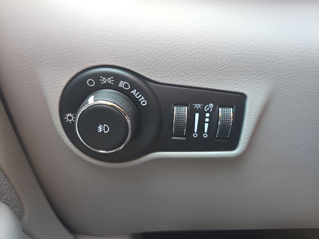 Certified 2023 Jeep Compass Latitude w/ Convenience Group AWD/4WD image 11