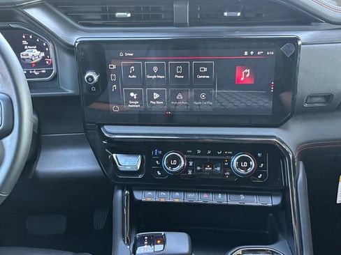 Used 2024 GMC Sierra 1500 AT4 w/ Technology Package AWD/4WD image 4