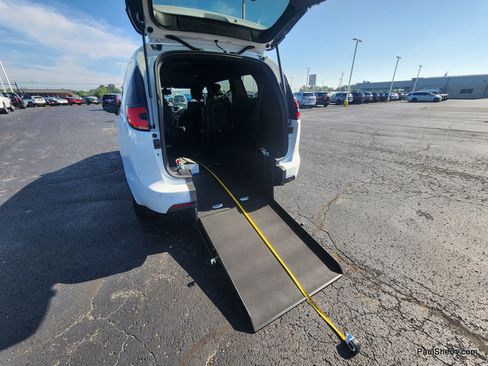 Used 2026 Chrysler Pacifica Select FWD image 15