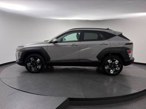Used 2024 Hyundai Kona SEL AWD/4WD image 3