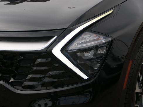 Used 2023 Kia Sportage EX FWD image 9
