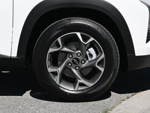 New 2026 Chevrolet Trax LT w/ LPO, Blackout Package FWD image 11