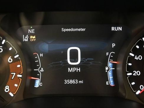 Used 2025 Jeep Compass Trailhawk AWD/4WD image 13