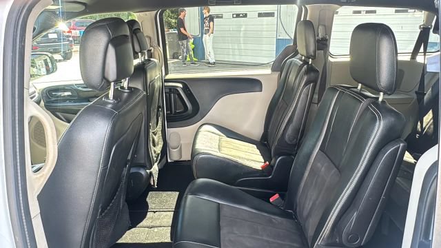 Used 2019 Dodge Grand Caravan SXT FWD image 12