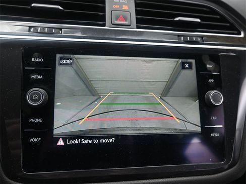 Used 2021 Volkswagen Tiguan SEL Premium R-Line image 28