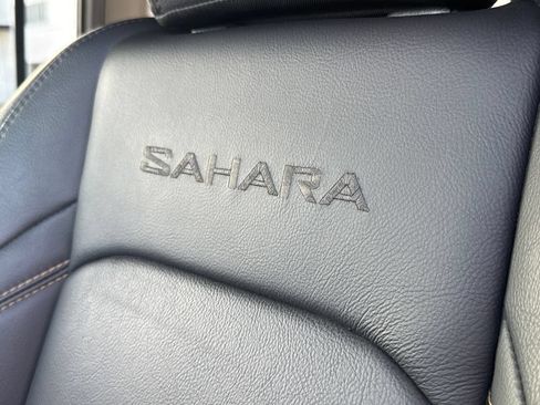Used 2024 Jeep Wrangler Unlimited Sahara w/ Technology Group AWD/4WD image 15