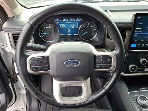Used 2022 Ford Expedition XLT image 17
