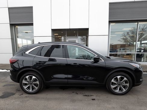 Certified 2025 Ford Escape Platinum image 2