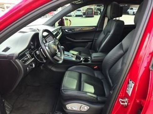 Used 2024 Porsche Macan Turbo image 4